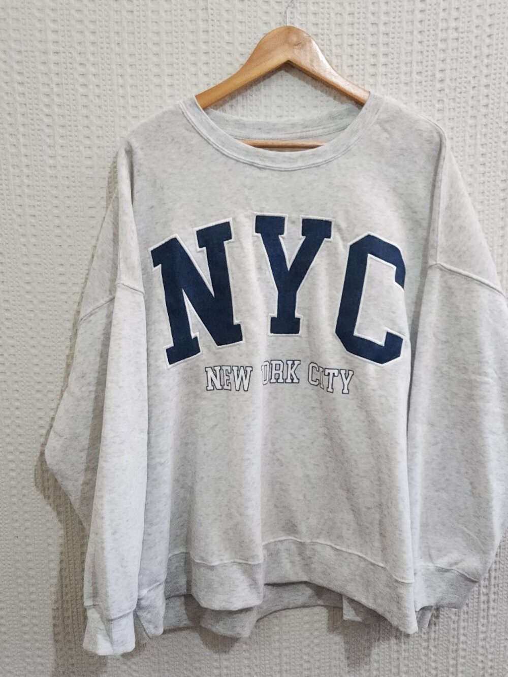 No Comment Plus Size NYC Spellout Light Gray Crewneck Sweater Size 3X NEW - Picture 2 of 15